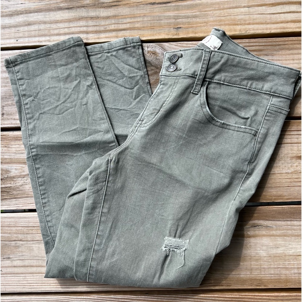 SO Junior Size 7 Skinny Green Distressed Denim Jeans